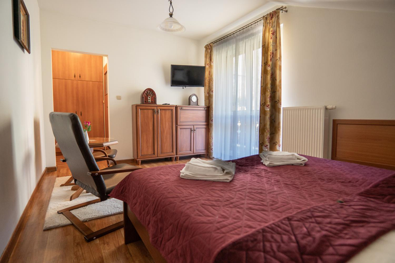Bedroom 3, Willa i Wzgorze Jerrego Apartamenty i pokoje z widokiem na gory, Bielsko