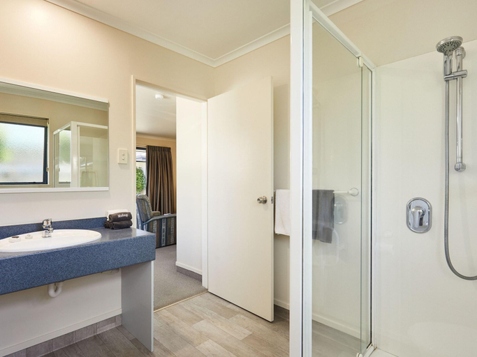 Bathroom 4, Centre Court Motel, Marlborough