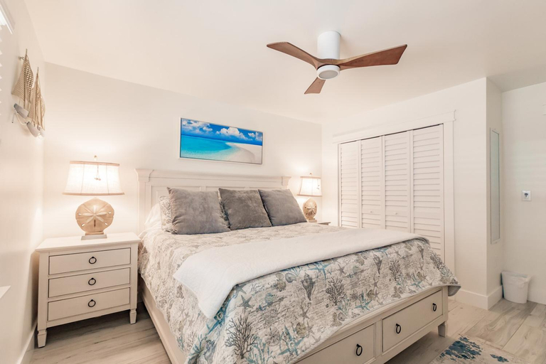 Bedroom, Villa 12 - Premium Plus - Aloha Kai Vacation Villas, Sarasota