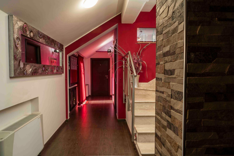Others 5, B&B Benny, Caserta