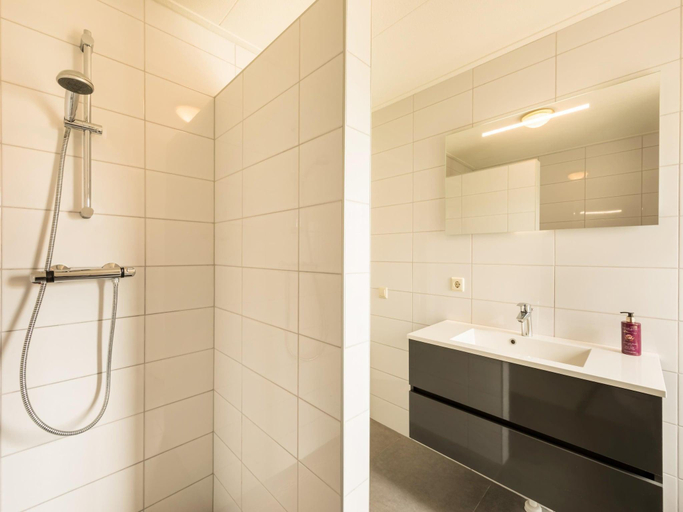 Bathroom, Villa in s-Gravensande near the Beach, 's-Gravenzande
