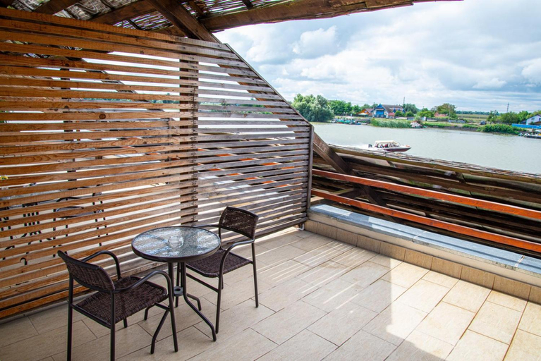 Others 5, Paradise Delta House, Pardina