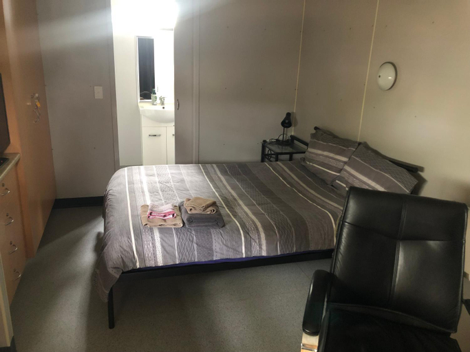 Bedroom, Happy Jacks Cabins and Offices, Cloncurry