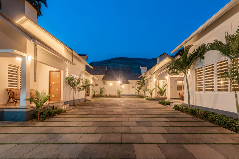 Exterior & Views