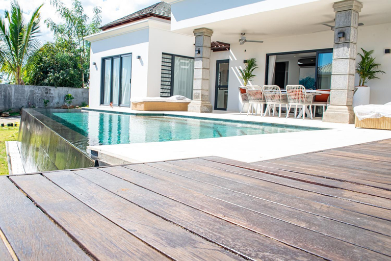 Exterior view 5, Sunset Oasis Villa, Black River