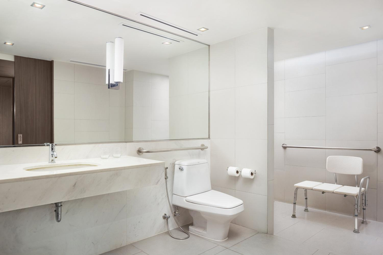 Bathroom 5, Hilton Bangkok Suvarnabhumi Golf Resort & Spa, Bang Phli