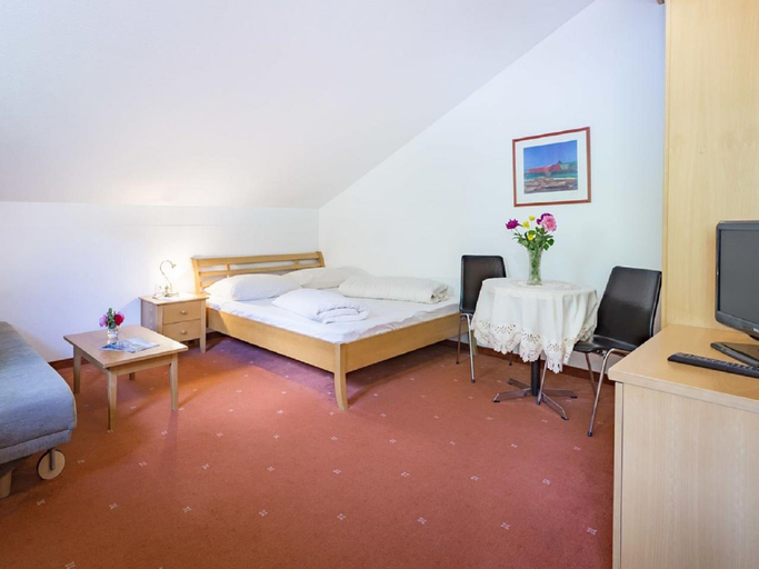 Bedroom, Chalet mit Sauna und Sommergastekarte Zell am See, Zell am See