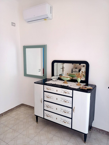 Others 5, Angolo del Borgo Antico, Bari