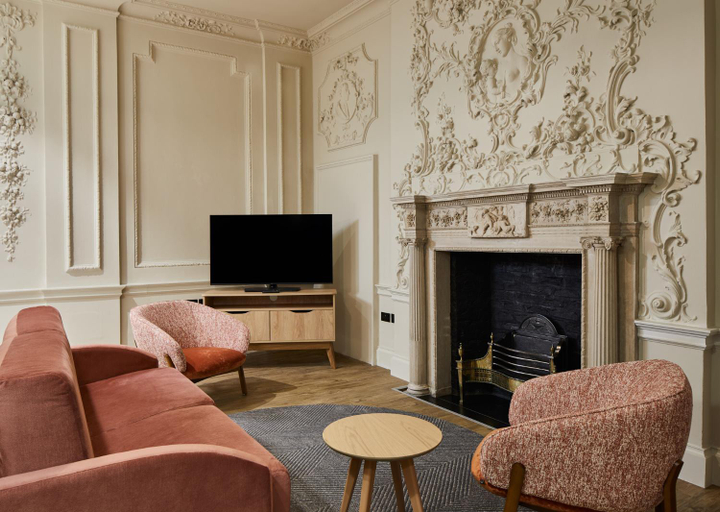 Others 4, Master Cannon, London