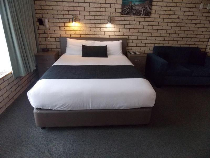 Bedroom, Cowra Crest Motel, Cowra