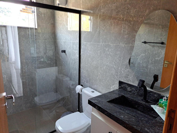 Bathroom 5, Rancho Ipes do Lago, Socorro