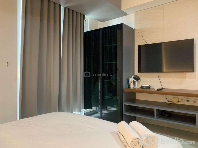 Bedroom 2, Modern Design Studio at West Vista By Travelio, West Jakarta