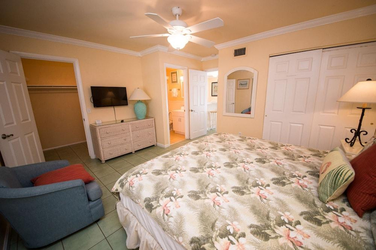 Bedroom 2, Tradewinds Beach Resort, Manatee