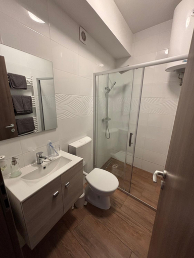Bathroom, Beugro Lak, Esztergom