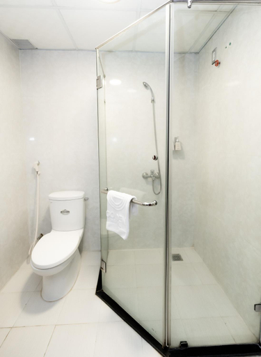 Bathroom 4, Golden Hotel, Đông Hà