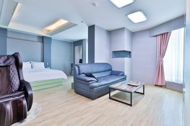 Bedroom 2, Gumi Geumosan Motel, Gumi