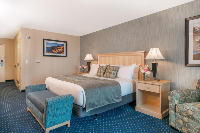 Bedroom 2, Atlantic Oceanside Hotel & Conference Center, Hancock
