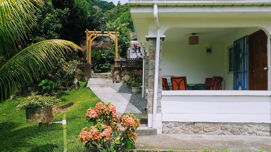 Others 3, Rose Self Catering