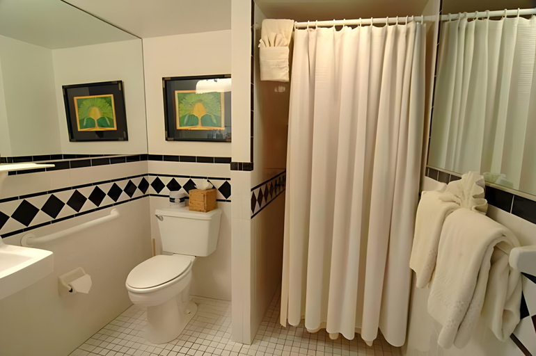 Bathroom 5, Heron House, Monroe