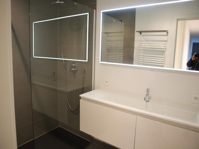 Bathroom, Apartment in Nieuwpoort near Marina, West-Vlaanderen