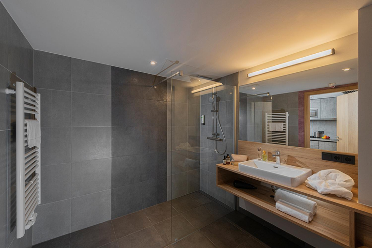 Bathroom 5, Adoro Aparthotel, Rastatt