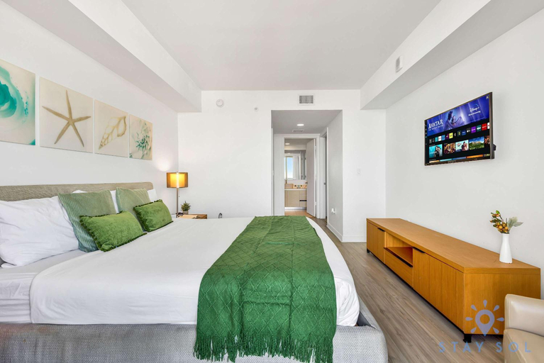 Bedroom 3, Apartment w/ Balcony + Amazing Pool, Broward