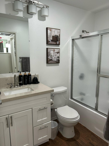 Others 4, Hollywood Blvd Studio FREE DESIGNATED PARKING & WIFI, Los Angeles