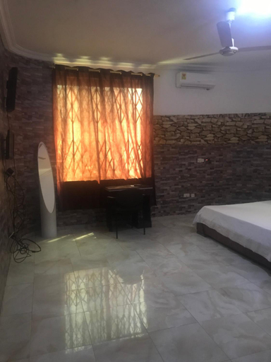 Others 4, King Makeri Guest House, Tema