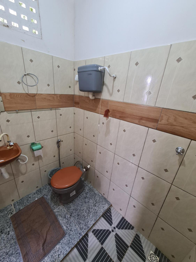 Bathroom 3, Hospedagem e queijaria Peua, Soure