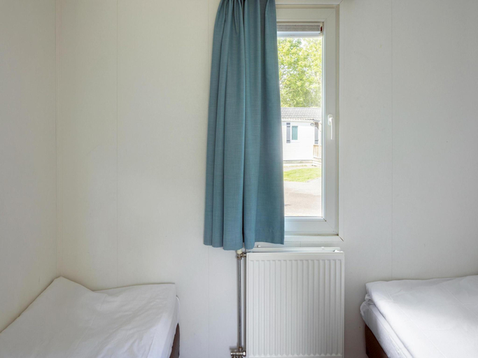 Bedroom 2, Cozy Chalet w Terrace, Noord-Beveland