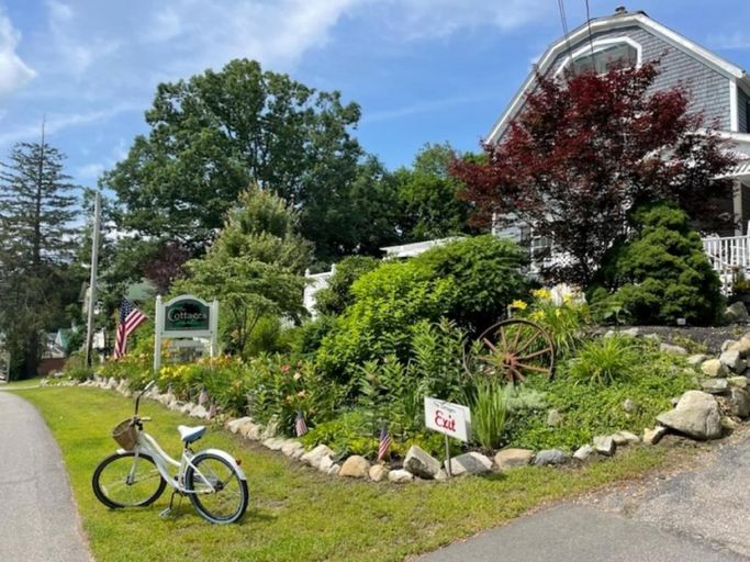 Exterior & Views, Cottage 12 - King Bed Child Loft w Twin Private Bath Kitchenette Pets Allowed Fee applies, Carroll
