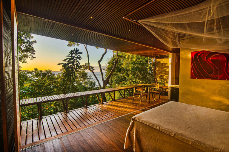 Facilities 2, A Casinha da Floresta, Cairu