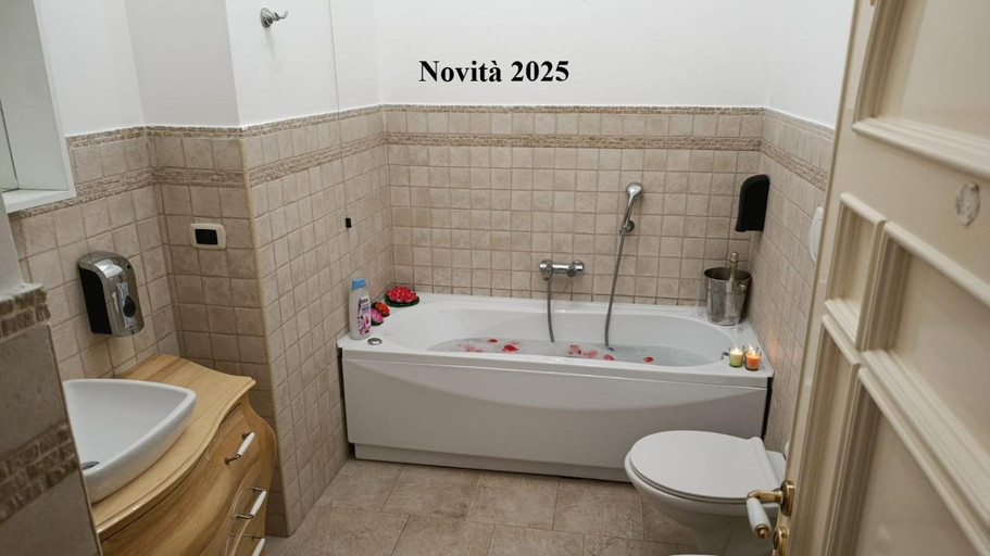 Bathroom 3, La Villa del Conte di Pirro, Brindisi