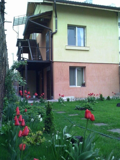 Others 5, Avel Guest House, Stolichna