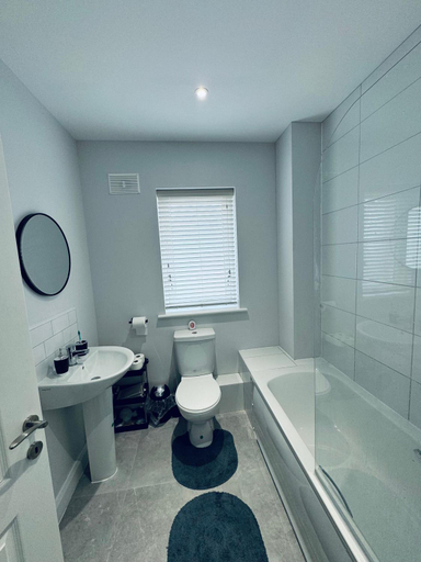 Bathroom 2, Modern Cozy Rooms Athy