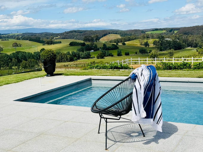 Sport & Beauty 2, Luxury Truffle Farm Stay Near Melbourne with Stunning Views Scotch Hill, Baw Baw - Pt B West