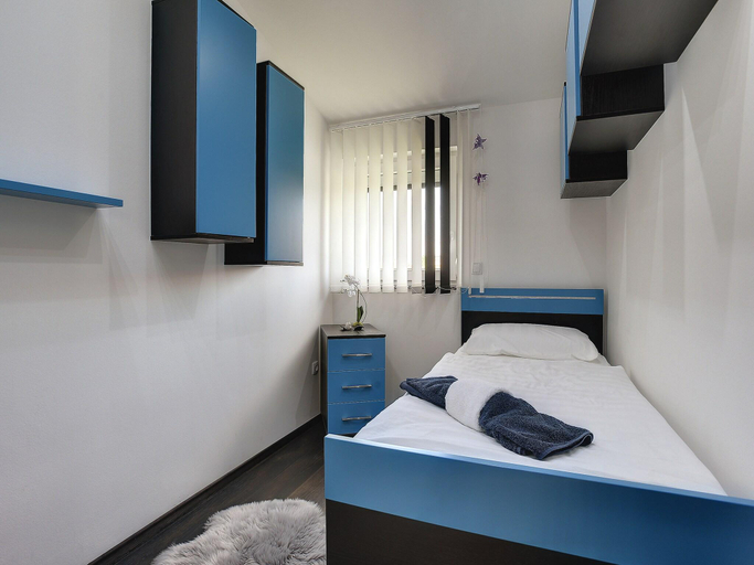 Bedroom 2, Villa in Fazana near Beach with Pool, Fažana