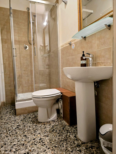 Bathroom 5, Dietro al Corso, Pisa