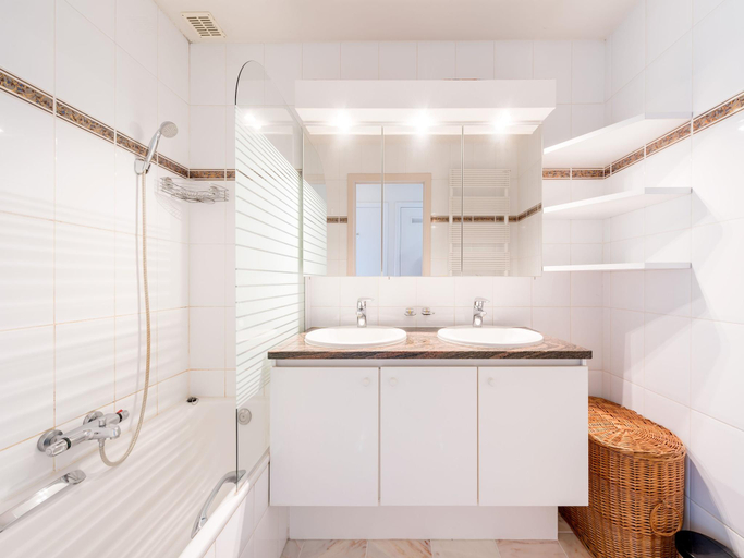 Bathroom, Apartment in Koksijde near the Beach, West-Vlaanderen