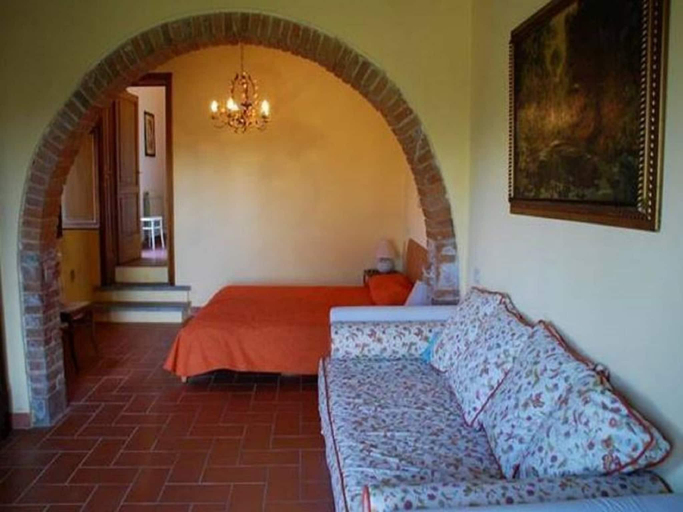 Bedroom 3, Spacious Tuscan Villa Retreat, Pisa