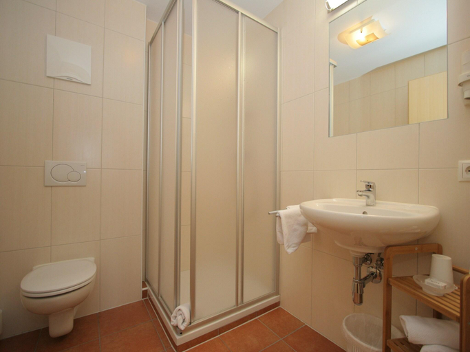 Bathroom, Apartment in Uderns near Ski Lift Hochzillertal, Schwaz