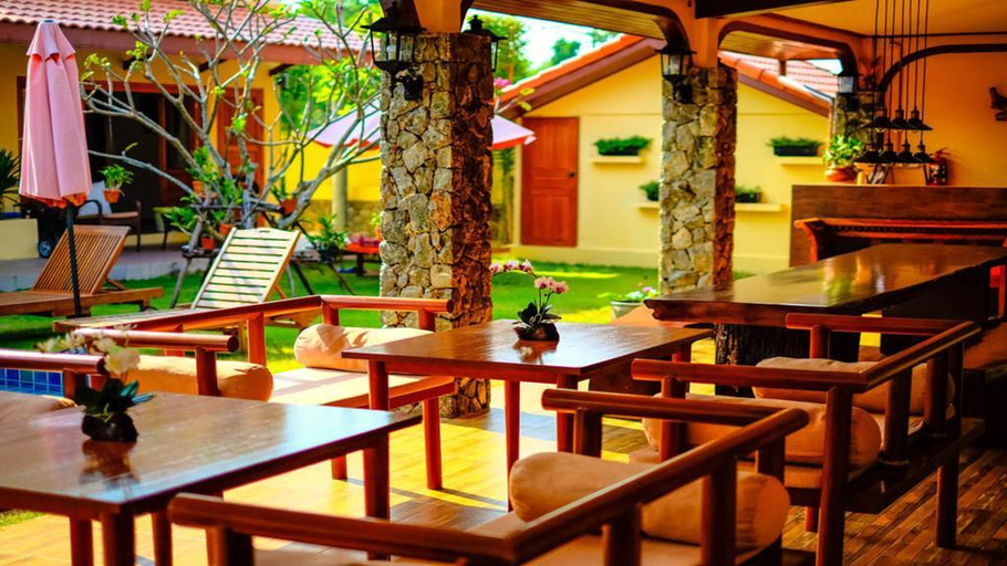 Food & Drinks 5, Taratai Villa, Bang Lamung