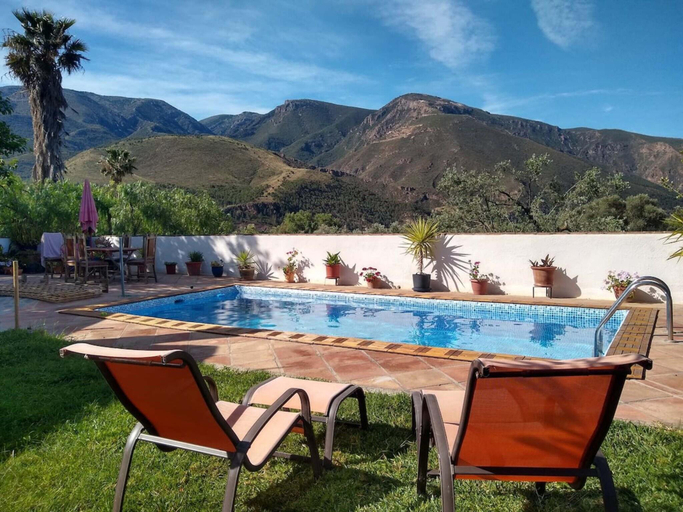 Sport & Beauty, Holiday Home in Orgiva with Mountain Views, Granada