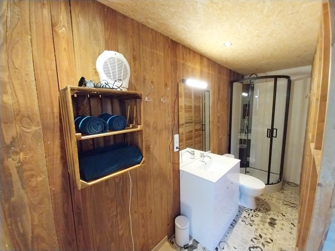 Bathroom, L'Eglantine, Namur
