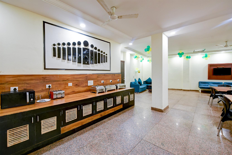 Food & Drinks 5, Hotel Sky View, Delhi