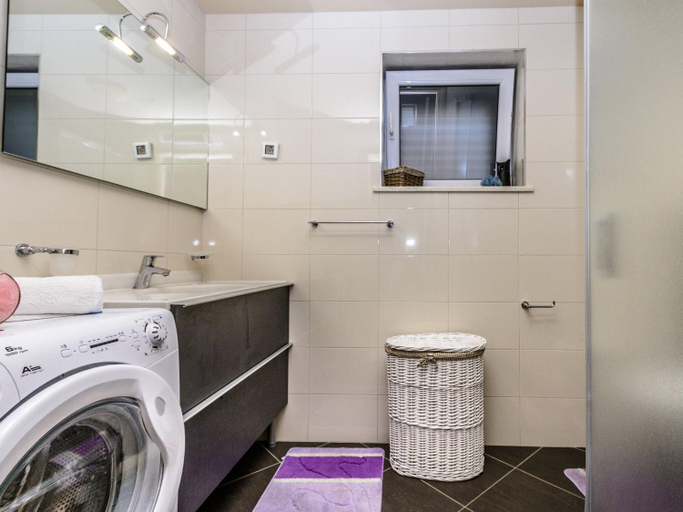 Bathroom 4, Villa Pave - Six-Bedroom Villa with Terrace and Swimming Pool, Konavle