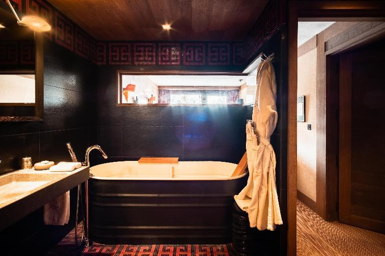 Bathroom 5, Le Blizzard, Savoie