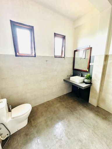 Bathroom 2, Tranquil Edge Villa, Hildummulla