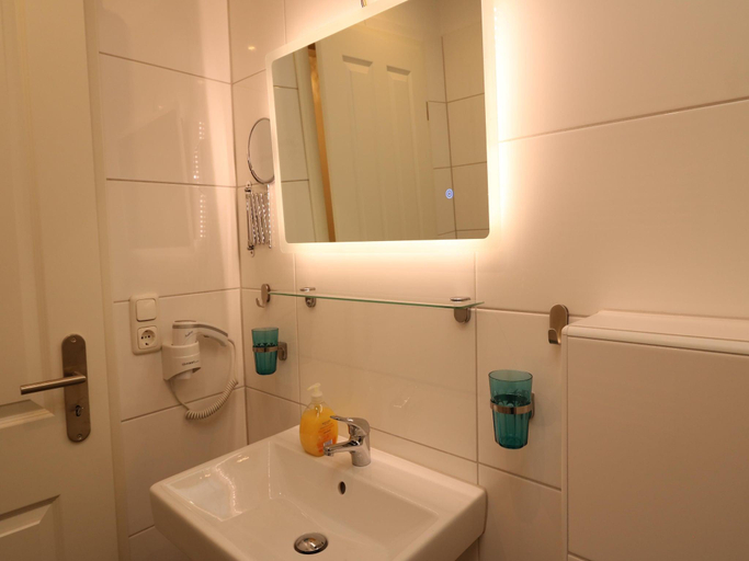 Bathroom 4, Apartment in Essen with Private Terrace, Essen