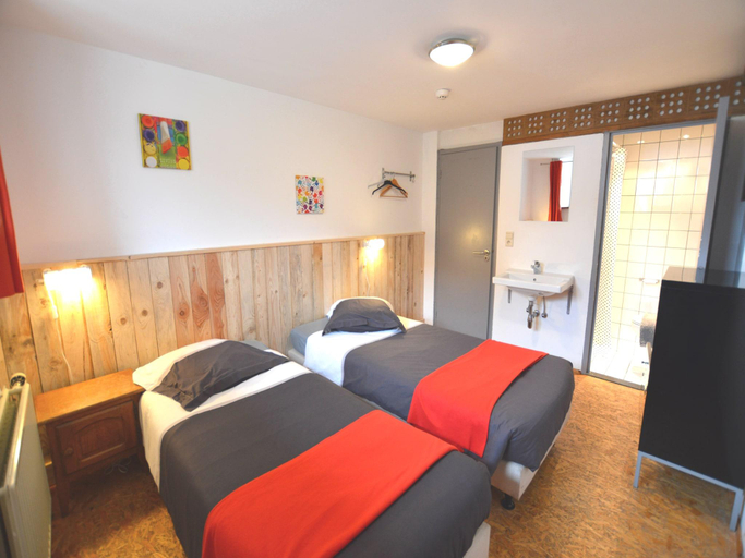 Bedroom 3, Rustic Farmhouse with Pool, Liège